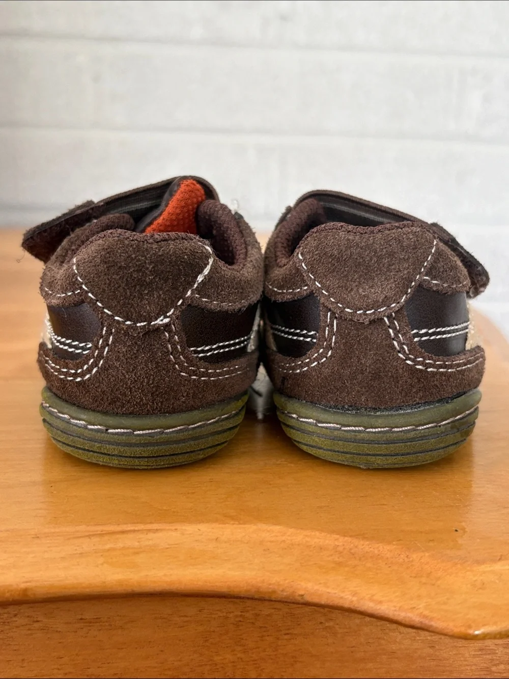 Circo Baby Boy Brown Suede Walker Shoes Rubber Sole Sz 3 Baby Hook Loop Sneaker